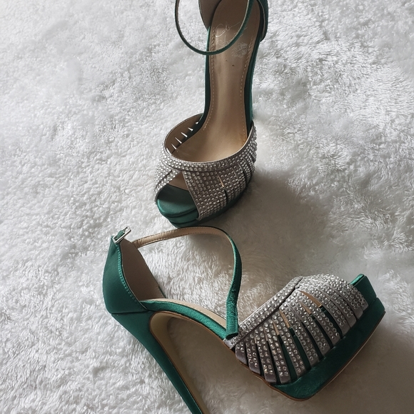 Sandles - Picture 2 of 2